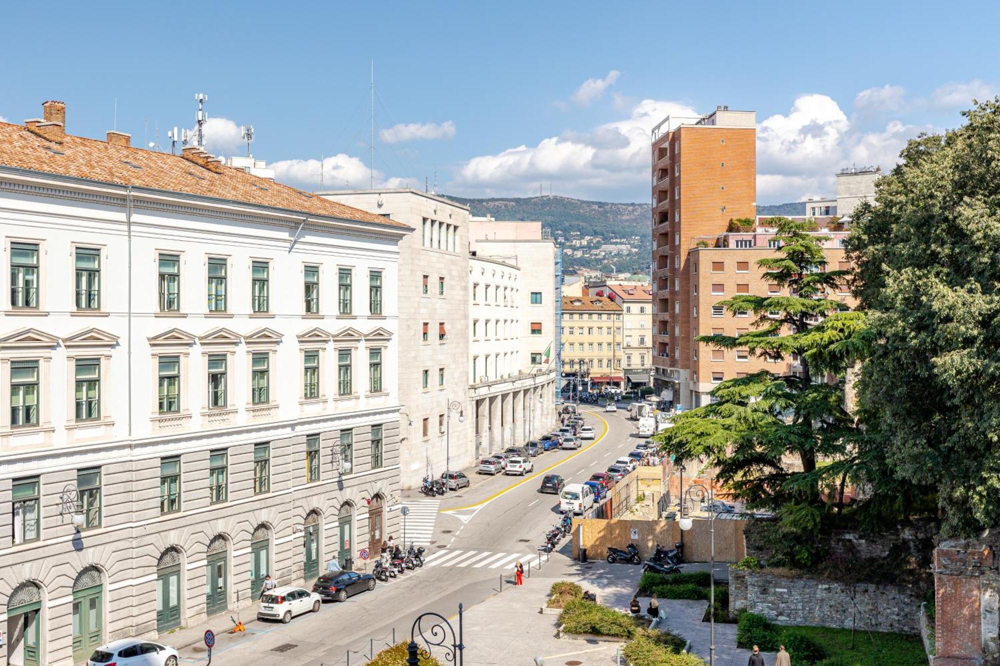 Teatro Romano Suites - Isabella Триест Екстериор снимка